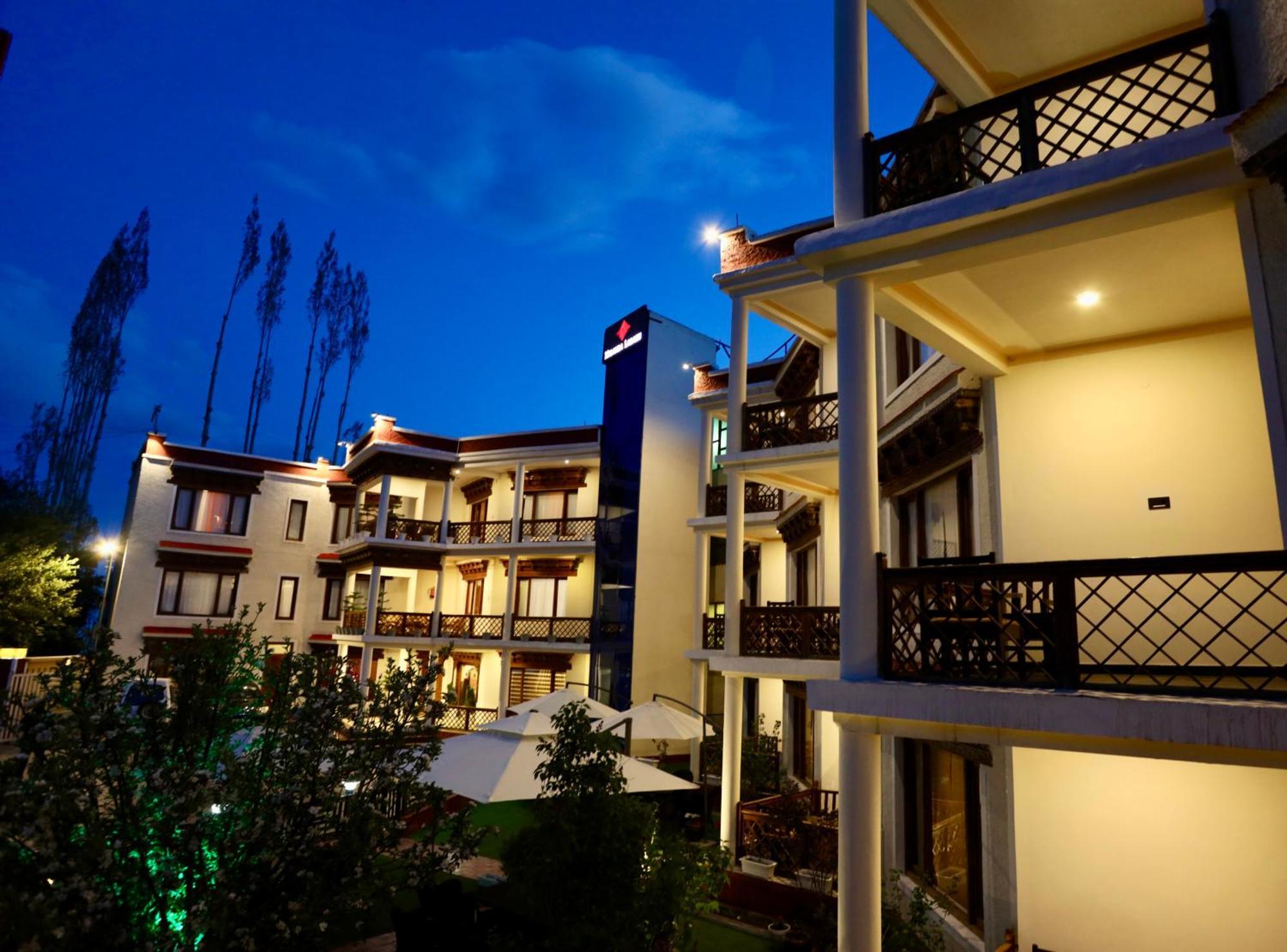 โรงแรมนลันดา ลาดัค เลห์ ภายนอก รูปภาพ