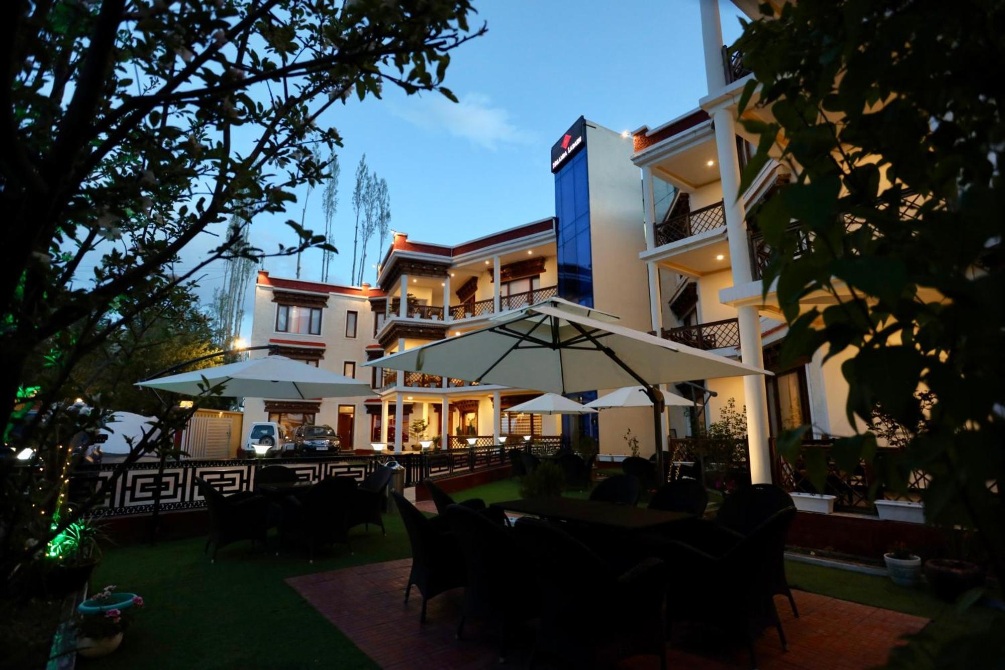 โรงแรมนลันดา ลาดัค เลห์ ภายนอก รูปภาพ