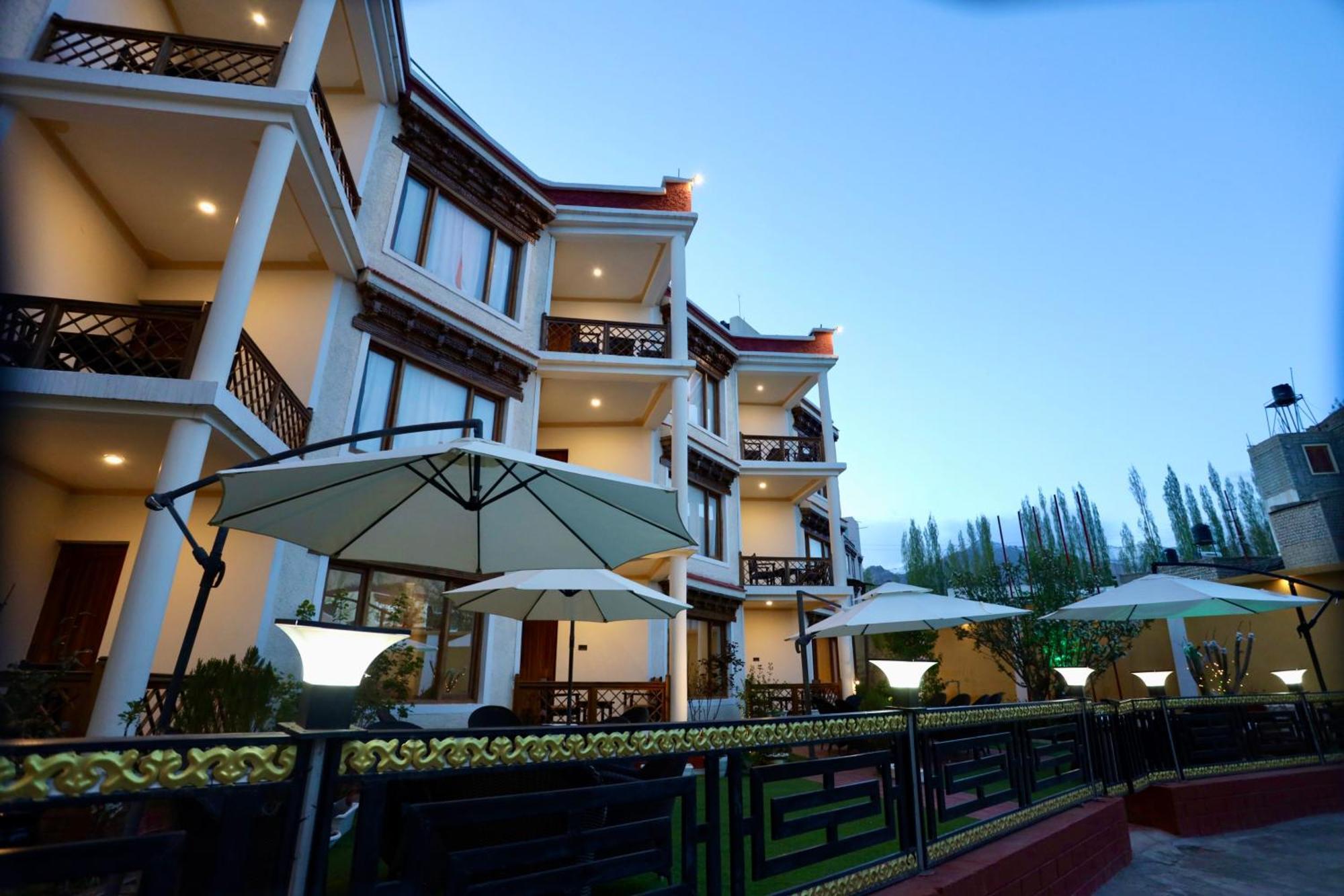 โรงแรมนลันดา ลาดัค เลห์ ภายนอก รูปภาพ